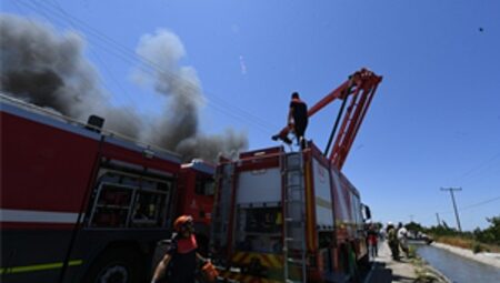 Bornova’da ot yangını büyümeden söndürüldü