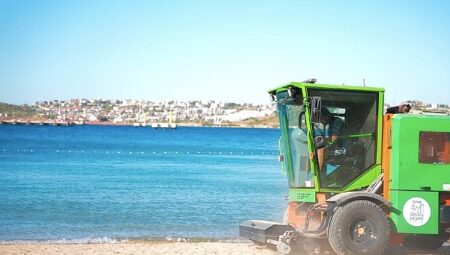 Çeşme’de yaz yoğunluğuna karşı temizlik seferberliği: Atık miktarı haziranda 5 bin tonu aştı