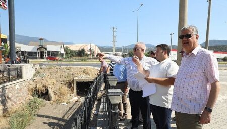 Edremit’te trafiği rahatlatacak yan yol çalışması