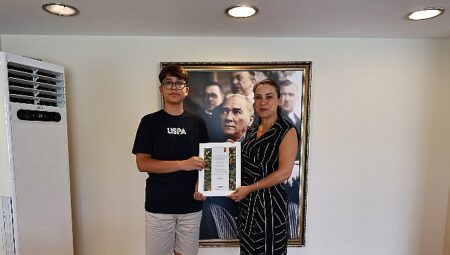 Efes Selçuk’un Gururu Emirhan Kaptan’a TEMA Vakfı Bağışıyla Tebrik