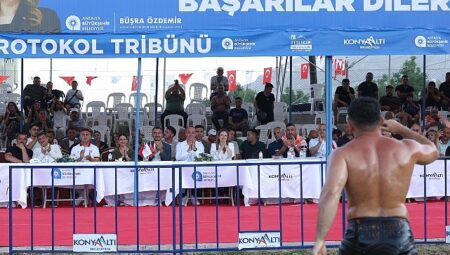 Feslikan Yağlı Pehlivan Güreşleri’ni Başpehlivan Erkan Taş kazandıf