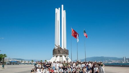 Geleceğin mimarları Karşıyaka’nın tarihi mirasını keşfetti