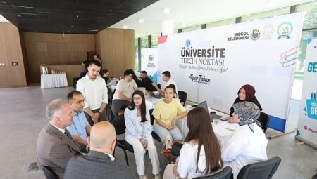 İnegöl Belediyesi Tercih Sürecinde De Öğrencilerin Yanında