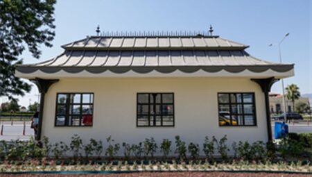 İzmir’in kimliğini yansıtan Konak Durağı hizmete açıldı