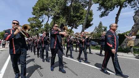 İzmir’in tarihine 83 yıldır “müzikle” tanıklık ediyorlar