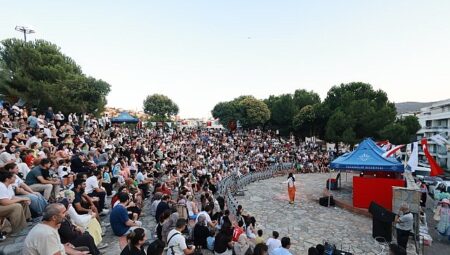 Karabağlar’da Neşeli Sokaklar Mutlu Çocuklar Şenliği yoğun katılımla başladı