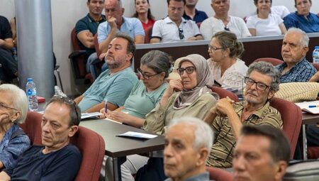 Karşıyaka’da kentsel dönüşüm zirvesi: Uzmanlar vatandaşlarla buluştu