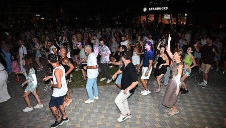 Kemer’de muhteşem Latin dans şovu