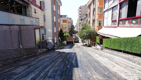 Maltepe’de asfalt hamlesiyle yollar yenileniyor