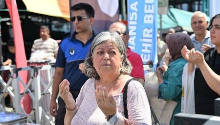 Manisa Büyükşehir’den Perşembe Pazarı’nda 2 Bin Kişiye Aşure İkramı