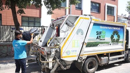 Osmangazi’de Çöp Evden 2,5 Ton Geri Dönüşüm Atığı Çıkarıldı