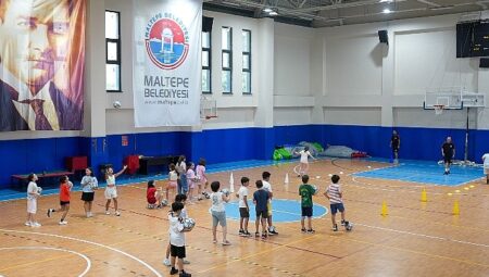 Yaz Okulu’nda futsal ve masa tenisi dersleri başladı