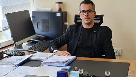 Akademiden Küresel Girişimciliğe Büyük Atılım: Yücel Ekinci binlerce kişilik ekibiyle dünyaya açılıyor!