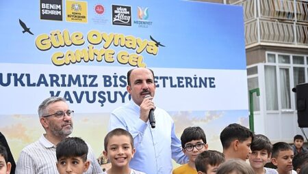 Başkan Altay, “Güle Oynaya Camiye Gel” Projesinde Bisiklet Almaya Hak Kazanan Çocuklara Bisikletlerini Hediye Etti