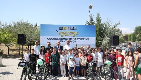 Başkan Altay ve Başkan Kavuş 40 Gün Camiye Gelen Çocukların Bisiklet Sevincine Ortak Oldu