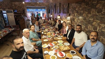 Başkan Mutlu, Tarihi Çarşı’da esnafla buluştu: “Kemeraltı, en büyük zenginliğimiz”