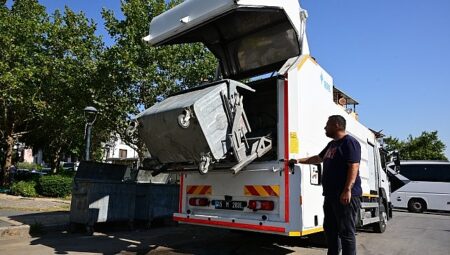 Büyükşehir’den Çöp Konteynerlerinde Temizlik ve İlaçlama Seferberliği