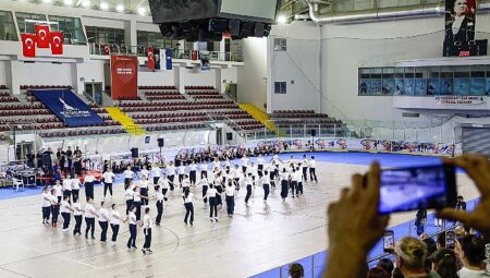 Büyükşehir’in Balkan dansları kursunda coşkulu final
