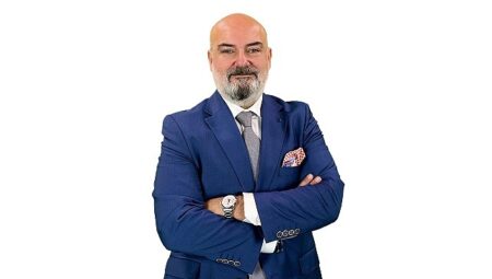 Finansal teknolojiler ve yapay zeka eğitimlerini tamamlayan gençler sektöre hazır