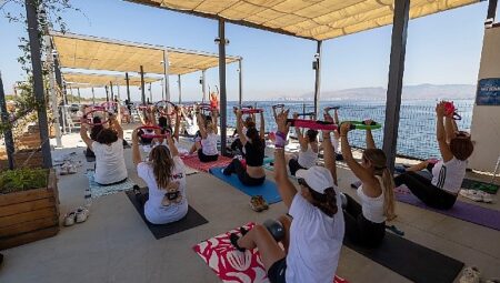 Körfez manzarasında spor keyfi