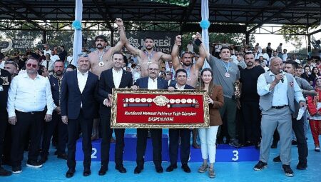 Kurtdereli Yağlı Güreşleri’nde Başpehlivan Mustafa Taş oldu