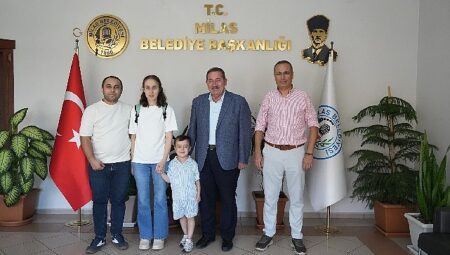 Minik Göktuğ’dan Başkan Fevzi Topuz’a teşekkür ziyareti