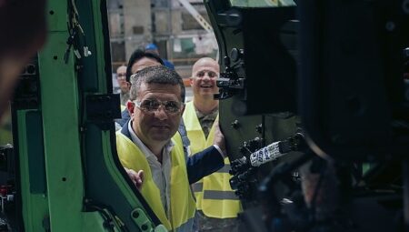 Romanya Savunma Bakanı Miruță,  Otokar’ın Mediaş Fabrikasını Ziyaret Etti