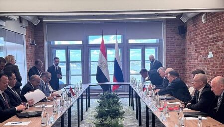 Rosatom Genel Müdürü Aleksey Likhachev ile Mısır Elektrik ve Yenilenebilir Enerji Bakanı Mahmud Esmat, El-Dabaa NGS’nin İnşasındaki Son Durumu Görüştü