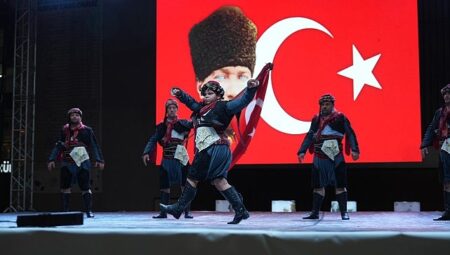 Saray’da Halk Dansları Gecesi’ne büyük ilgi