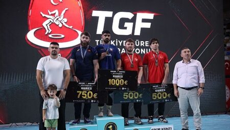 Uluslararası Güreş Turnuvası’nda ilk gün tamamlandı