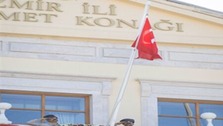 9 Eylül coşkusu Süvari Birlikleri’nin bayrak töreniyle devam ediyor