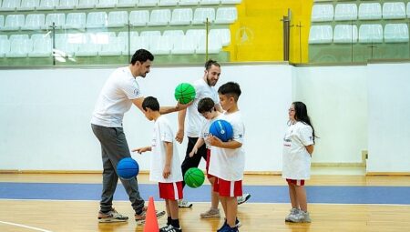 Anadolu Efes One Team kurumsal sosyal sorumluluk projesiyle EuroLeague One Team Ödülleri’nde finale kald
