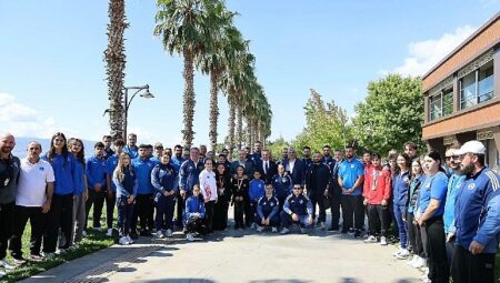Başkan Büyükakın başarılı sporcularla buluştu
