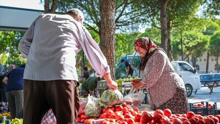 Hacıömerli’de Salı Pazarı Bereketi