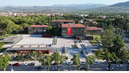 İnegöl Belediyesi’nden 1650 Öğrenciye 3.3 Milyon TL’lik Kırtasiye Desteği