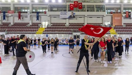 İzmir’de zeybek bilmeyen kalmayacak