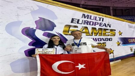 İzmirli tekvandoculardan Avrupa’da üç madalya