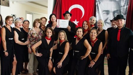 Karşıyaka’da Alzheimer’la yaşam konuşuldu