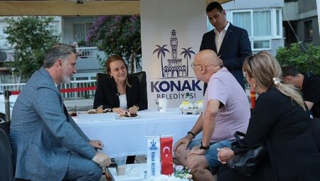 Konak’ta söz komşuların: Başkan Mutlu, Mehmet Ali Akman’da talepleri dinledi