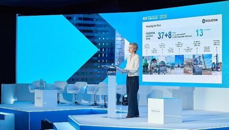 Rosatom temsilcileri, nükleer enerjinin geliştirilmesine yönelik öncelikli konuları ve uluslararası iş birliği deneyimlerini anlattı