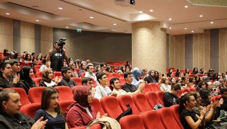 Üsküdar Üniversitesi’nde ilk ders bağımlılıkla mücadele oldu!