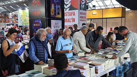 16. Antalya Kitap Fuarı kapılarını açtı