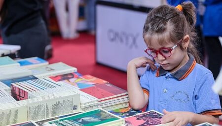 Antalya Kitap Fuarı’na ilgi sürüyor