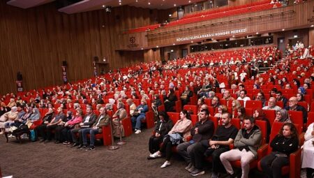 Aydemir, insanın anlam arayışını “ünsiyet” kavramıyla anlattı; “Hepimiz ünsiyet ihtiyacı içerisindeyiz”