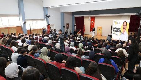 Başkan Altay NEÜ Öğrencileriyle Buluştu:  “Sizler Çok Daha Güzel Bir Türkiye İnşa Edeceksiniz”