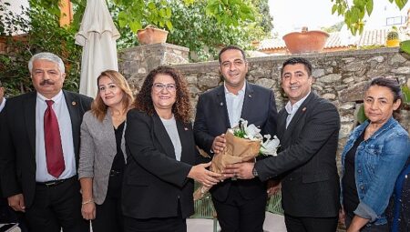 Başkan Erman Uzun, İzmirli Muhtarları Ağırladı: “Muhtarlarımız Başımızın Tacı”