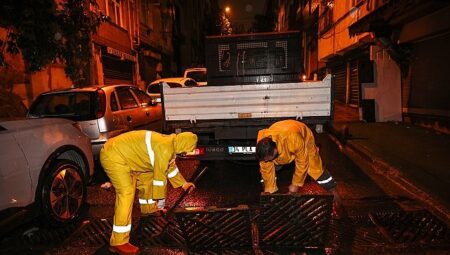 Bayrampaşa’da yağış mesaisi: Başkan Vekili Akın sahada