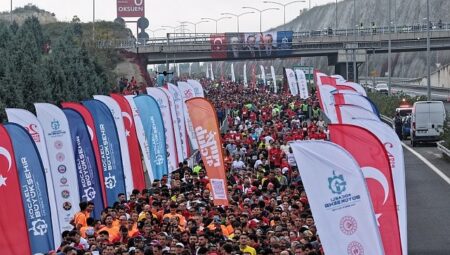 Binlerce adım Cumhuriyet için atıldı