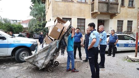 Büyükşehir Zabıtasından Balbey Mahallesinde hurda ve atık depolarına operasyon