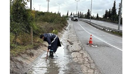 Büyükşehir’den sağanak sonrası yoğun çalışma